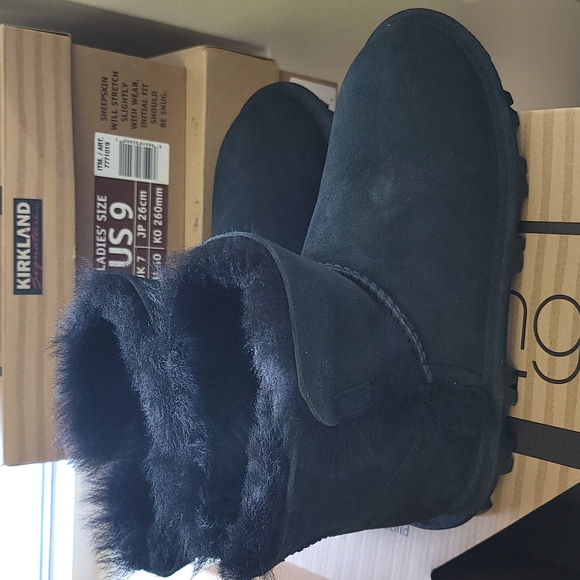 Kirkland signature Ladies Shearling short boot - Picture 5 of 6